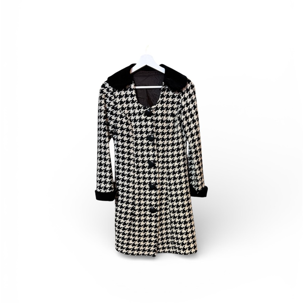Women's Houndstooth Coat with Black Collar